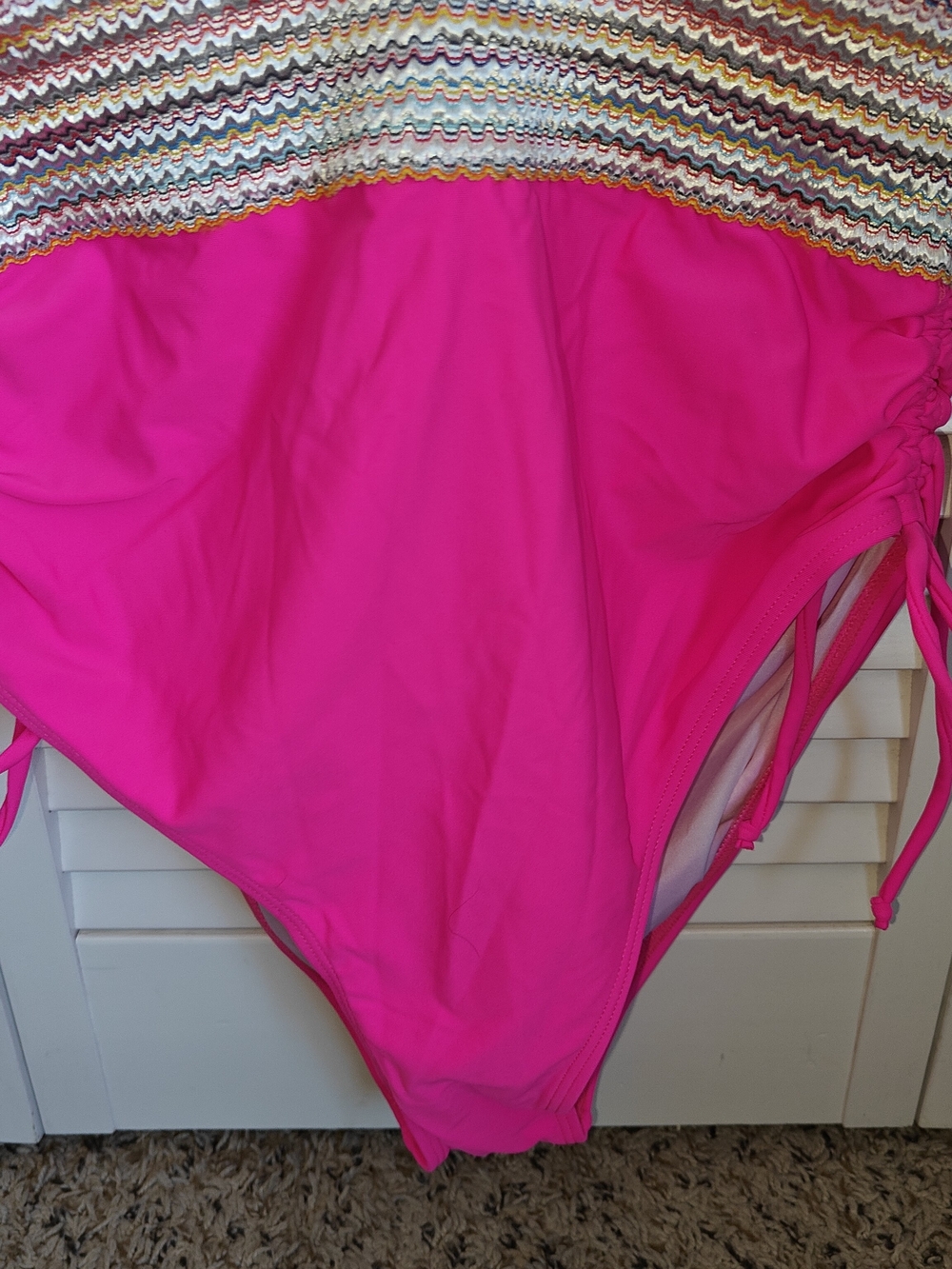 Amazon Hot Pink V-Neck One-Piece Swimsuit with Waist Detail Size M - Picture 3 of 7